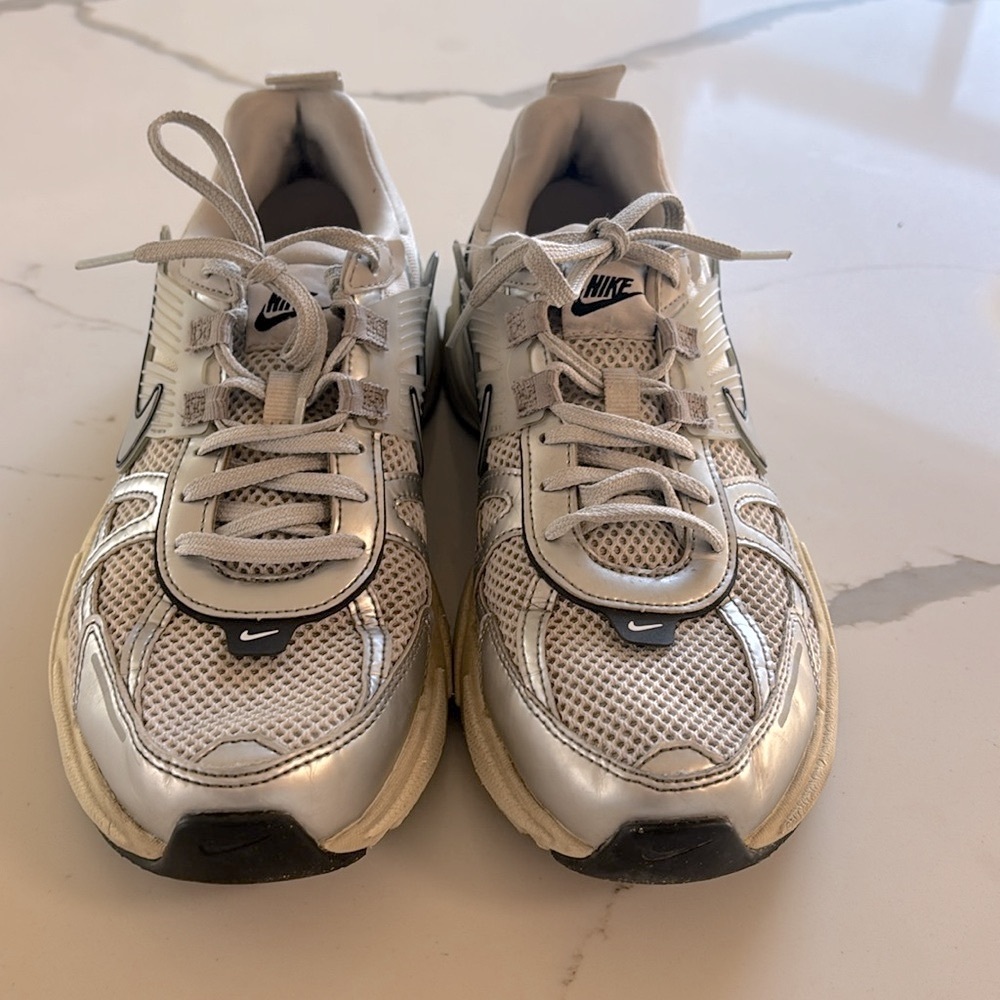 NIKE V2K Run Sneaker - Picture 4 of 10